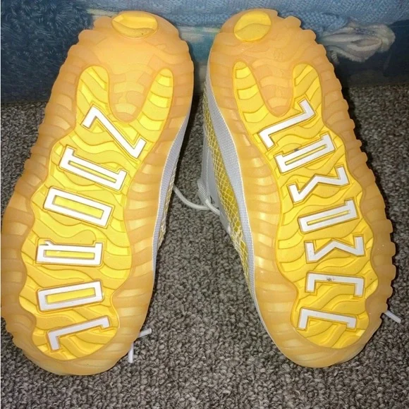 Jordan 11s 9C toddler sneakers White Yellow - Picture 7 of 7